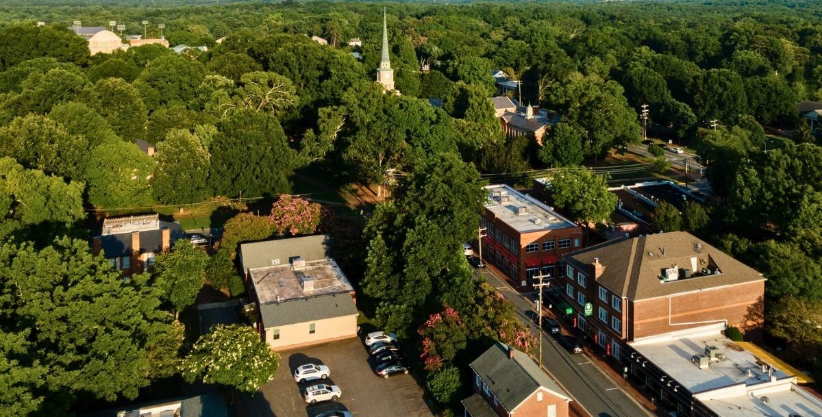 aerial view of davidson village inn and davidson college right across the street